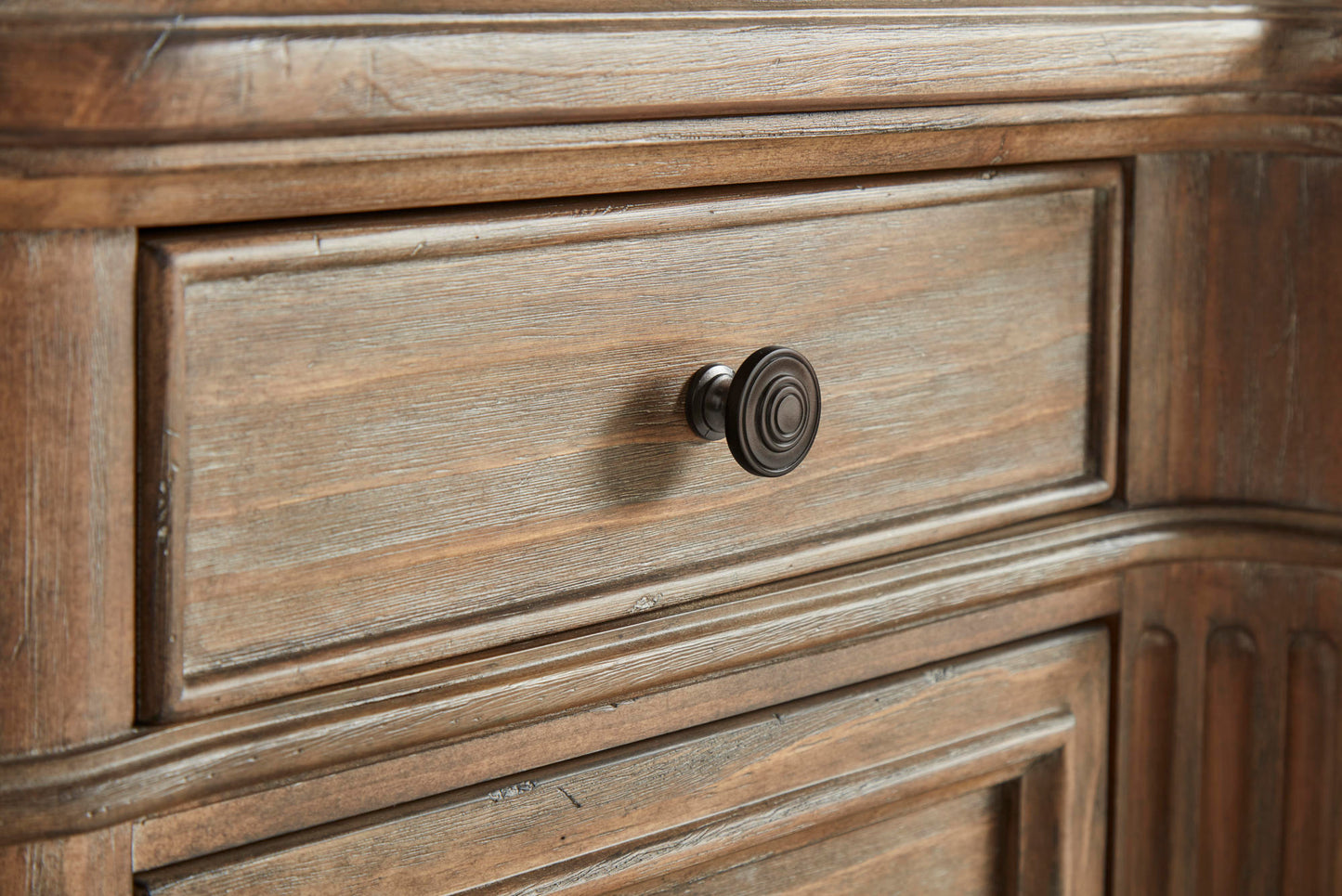 Architrave Dresser